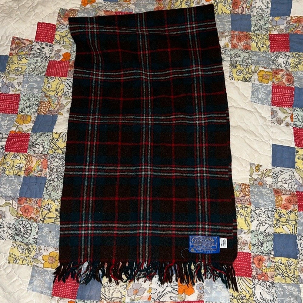 Vintage Pendleton wool plaid scarf 42” x 12”